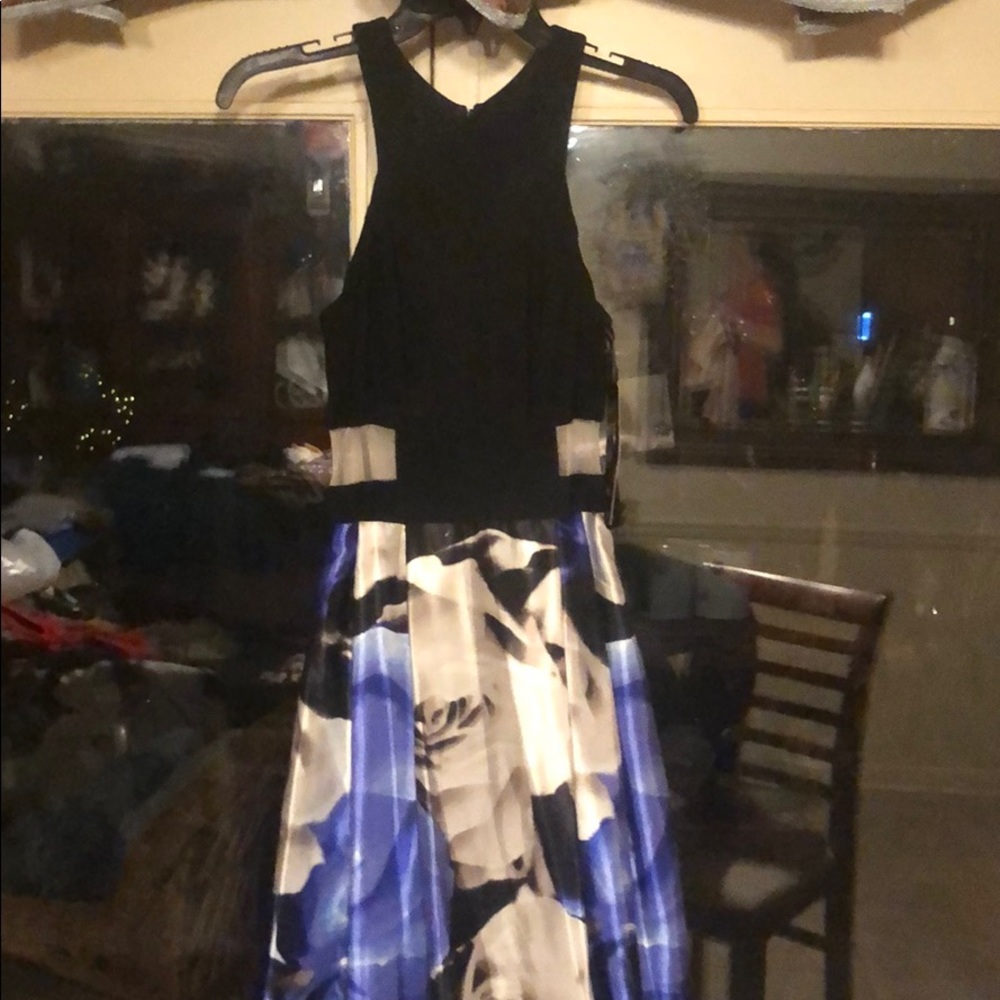 Never worn prom dress HAS POCKETS